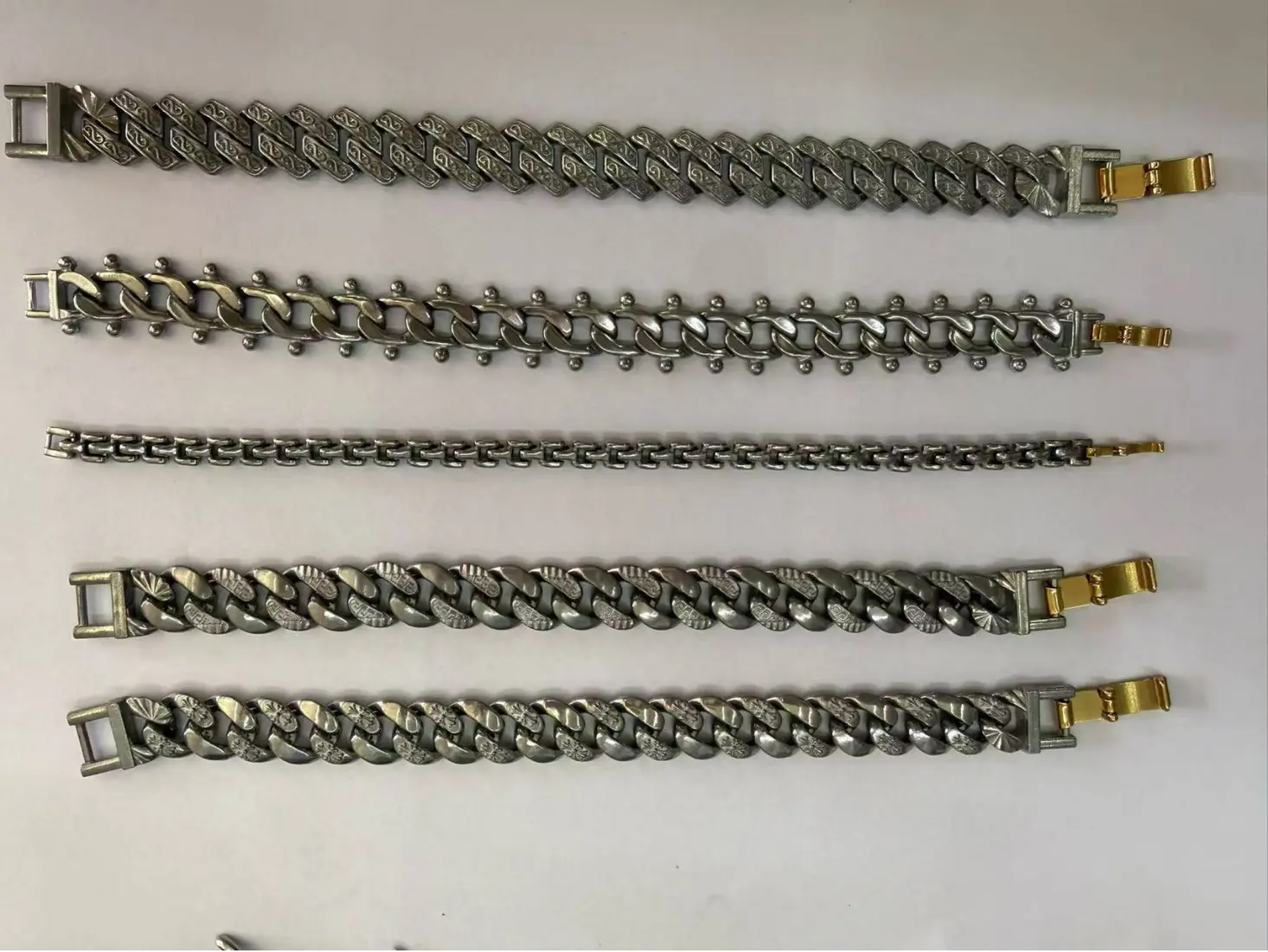Pourquoi les bijoux en alliage de zinc sont le choix intelligent pour les marques de mode modernes