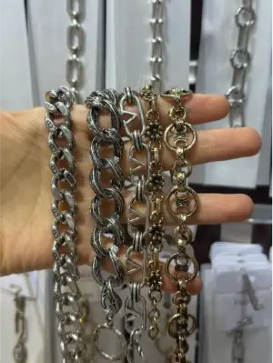Pourquoi les chaînes en alliage faites à la main continuent d'être populaires dans les bijoux de mode ? Pourquoi les chaînes en alliage faites à la main continuent d'être populaires dans les bijoux de mode ?