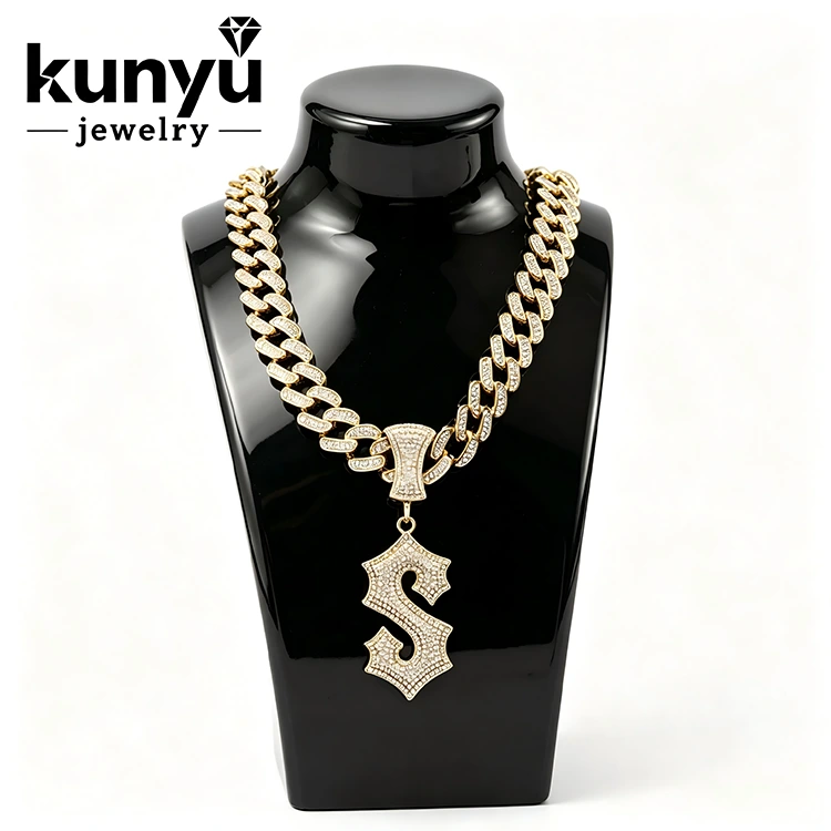 Collier pendentif hip hop